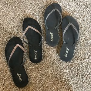 2 pairs of new condition Reef flip flops. Size 8.